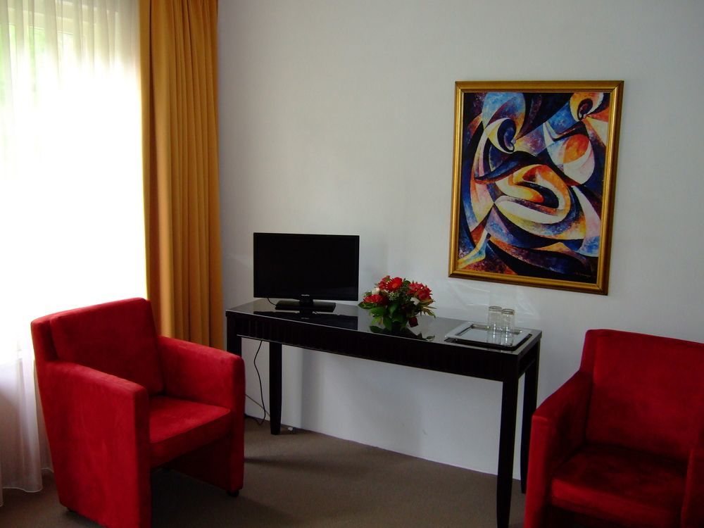 Hotel Musschenberg Beek-Ubbergen ภายนอก รูปภาพ